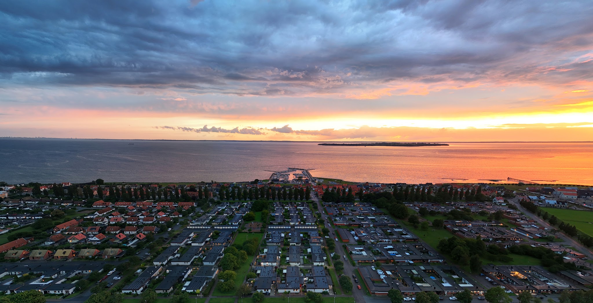 Panorama över Landskrona och sundet i solnedgång