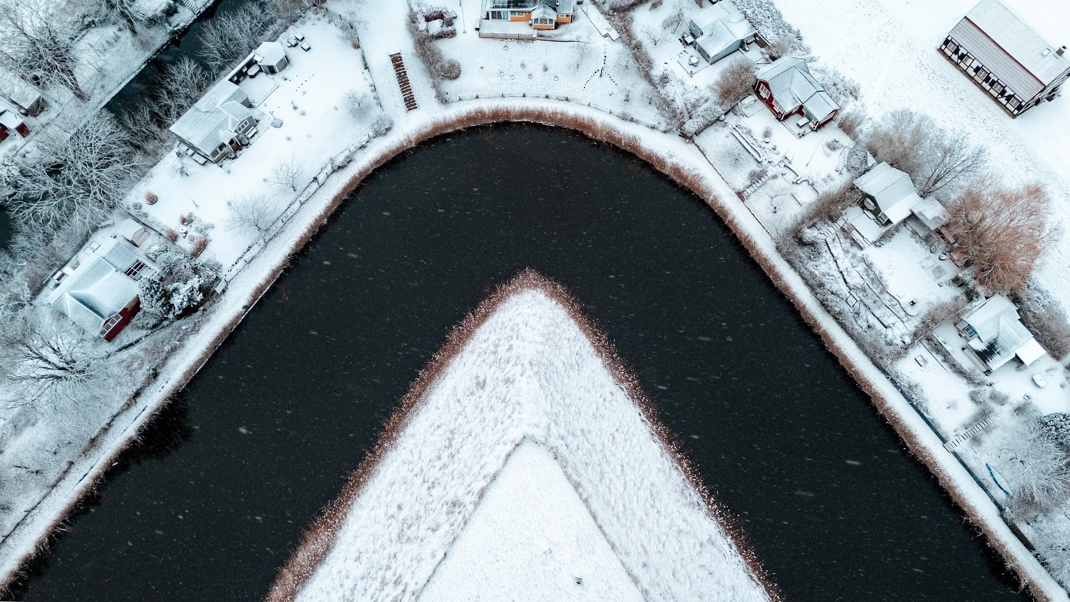 Spetsen av Citadellets vallgrav i snö från ovan