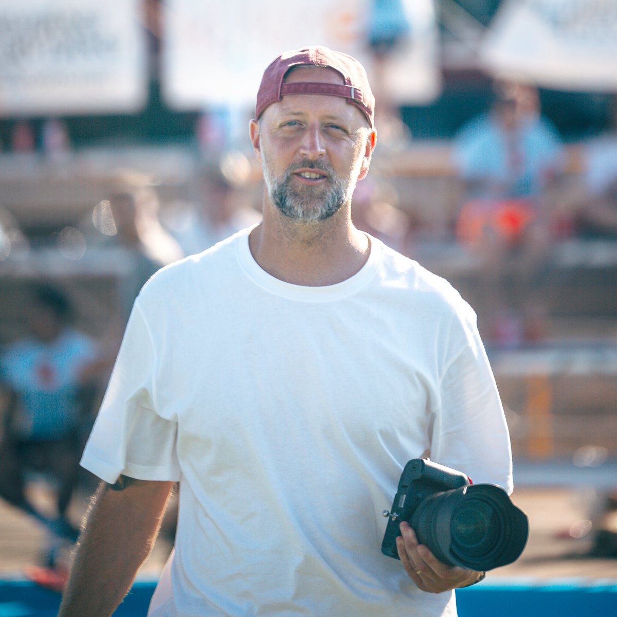 Rickard Eimecke, eventfotograf i Landskrona, med kameran på ett event